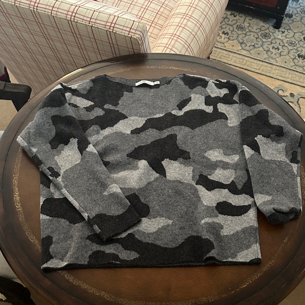 Vineyard Vines Women’s Wool/Cashmer Camouflage Crewneck Sweater - Gray and Black